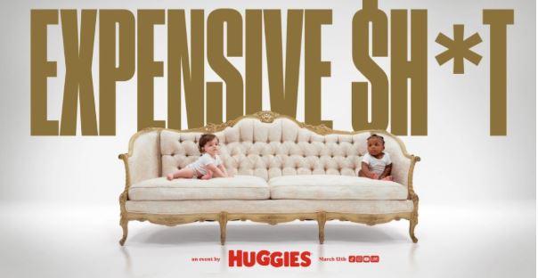Nova campanha da Huggies deixa bebês defecarem em produtos de luxo extremamente caros Nova campanha da Huggies deixa bebês defecarem em produtos de luxo extremamente caros