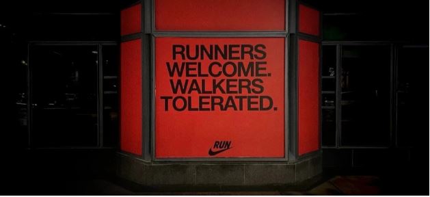 Nike recua após campanha gerar críticas em Boston, nos Estados Unidos Nike recua após campanha gerar críticas em Boston, nos Estados Unidos