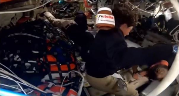 Nutella em órbita: objeto inesperado rouba a cena durante missão Artemis II Nutella em órbita: objeto inesperado rouba a cena durante missão Artemis II