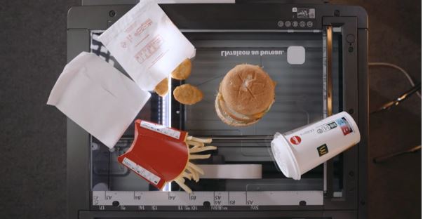 McDonald’s transforma a rotina do escritório em vitrine para serviço de delivery McDonald’s transforma a rotina do escritório em vitrine para serviço de delivery
