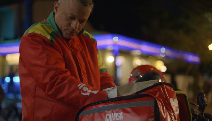 iFood lança campanha com jogadores da Seleção para atrair entregadores