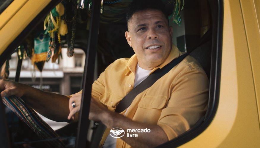 Mercado Livre reúne Ronaldo e Neymar em campanha sobre o país do futebol