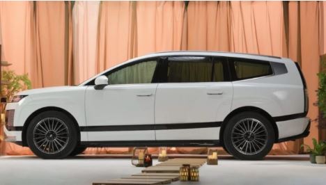 Hyundai transforma IONIQ 9 em spa móvel para promover tendências de beleza coreanas em Londres Hyundai transforma IONIQ 9 em spa móvel para promover tendências de beleza coreanas em Londres