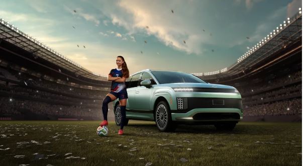 Hyundai escala robô humanoide e promessas do futebol em ação para a Copa Hyundai escala robô humanoide e promessas do futebol em ação para a Copa