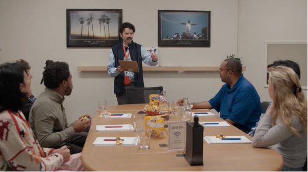 Snickers provoca rival histórica em campanha para destacar nova linha com manteiga de amendoim Snickers provoca rival histórica em campanha para destacar nova linha com manteiga de amendoim