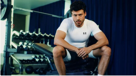 Under Armour aposta em François Arnaud para reforçar campanha global de treinamento Under Armour aposta em François Arnaud para reforçar campanha global de treinamento
